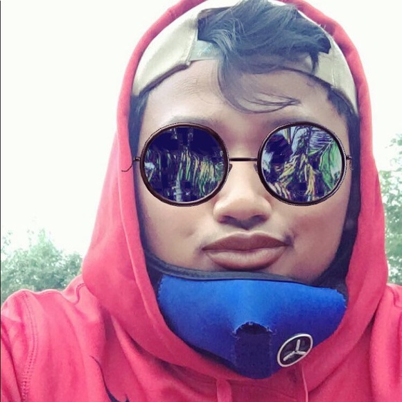 Meet your Posher, Dylan - Picture 1 of 1